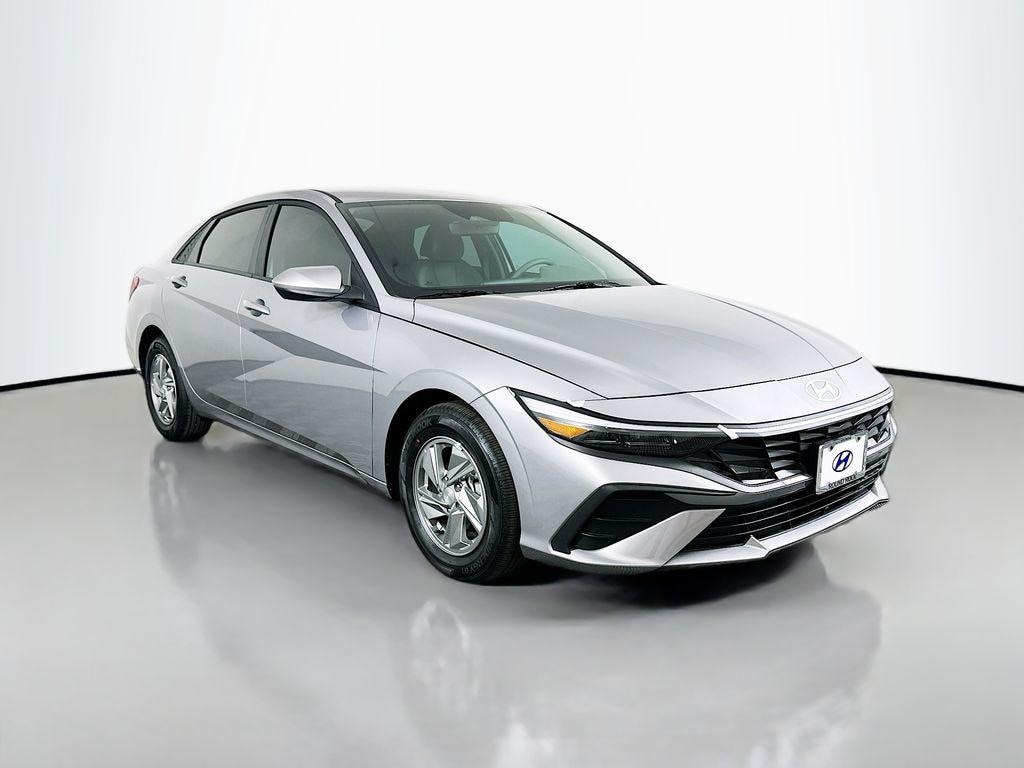 New 2026 Hyundai Elantra SE Sedan