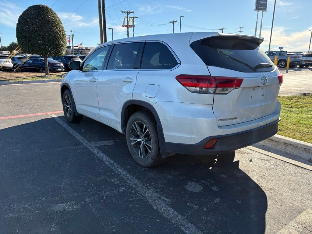 Used 2017 Toyota Highlander LE I4 SUV