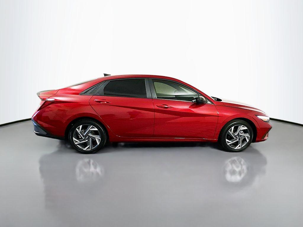 2025 Hyundai Elantra SEL Sport photo 4