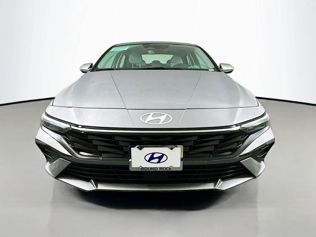 New 2025 Hyundai Elantra Limited Sedan