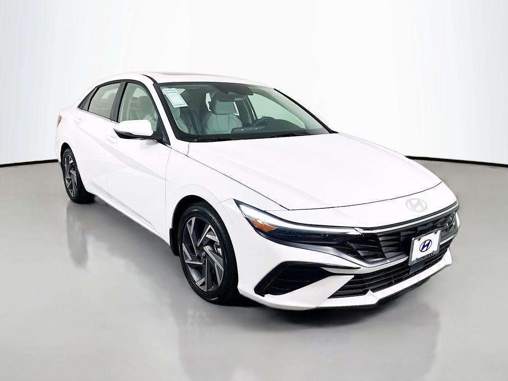 2025 Hyundai Elantra Limited photo 3