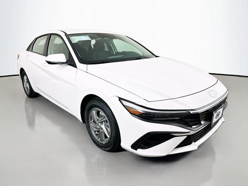 New 2026 Hyundai Elantra SE Sedan