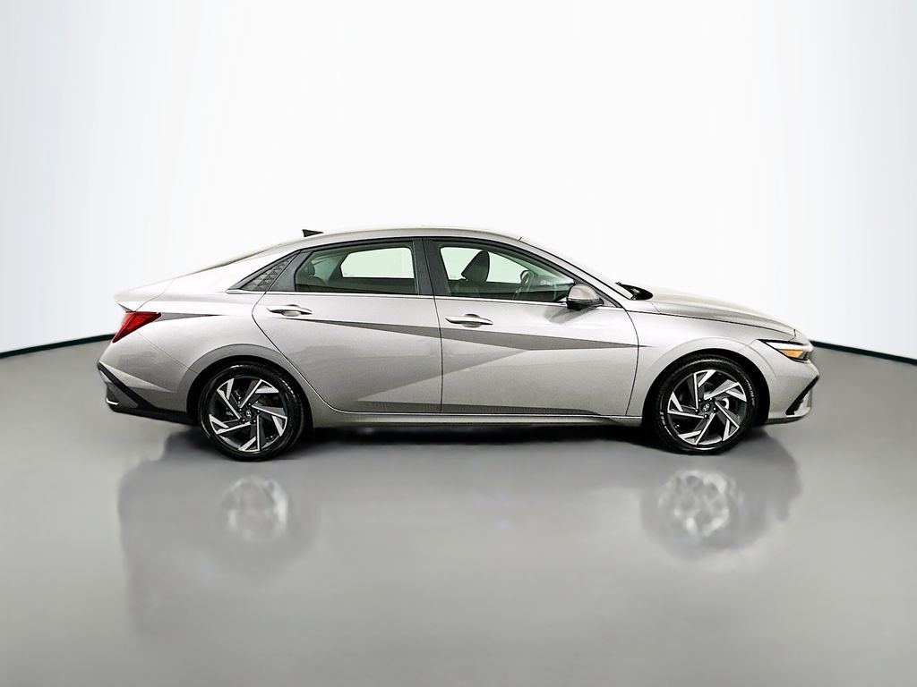 2024 Hyundai Elantra Limited photo 4