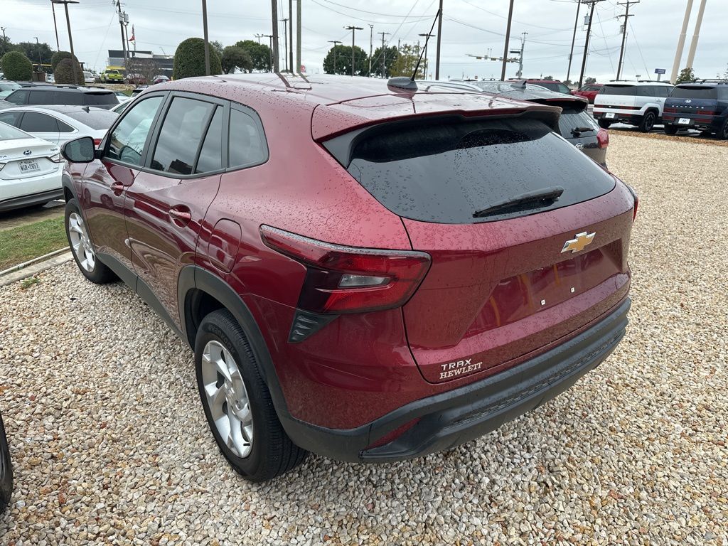 2025 Chevrolet Trax LS photo 3