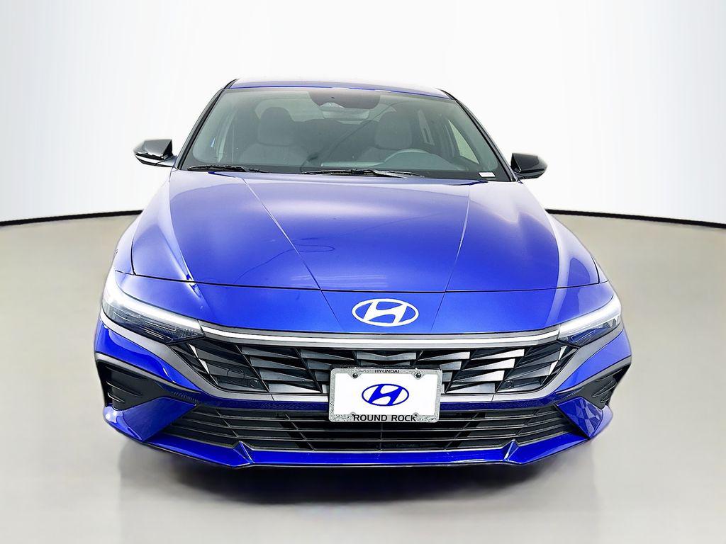 2025 Hyundai Elantra SEL Sport photo 2