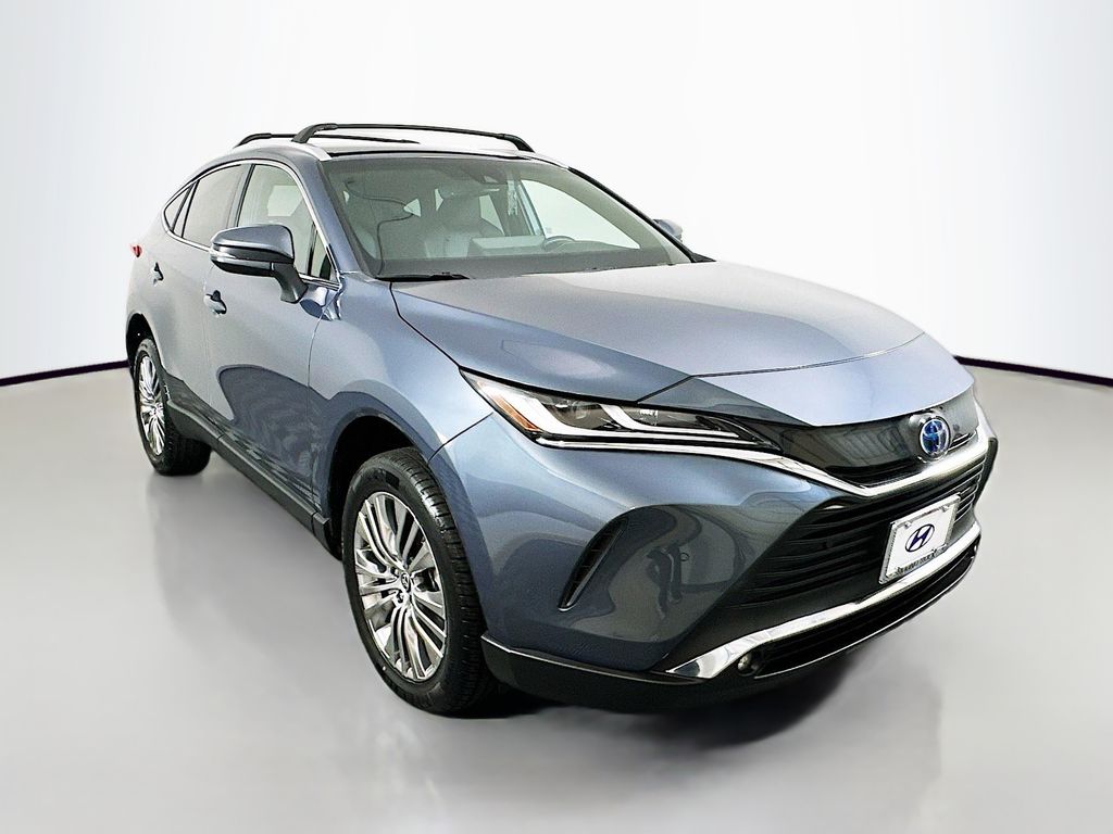 2023 Toyota Venza LE photo 3