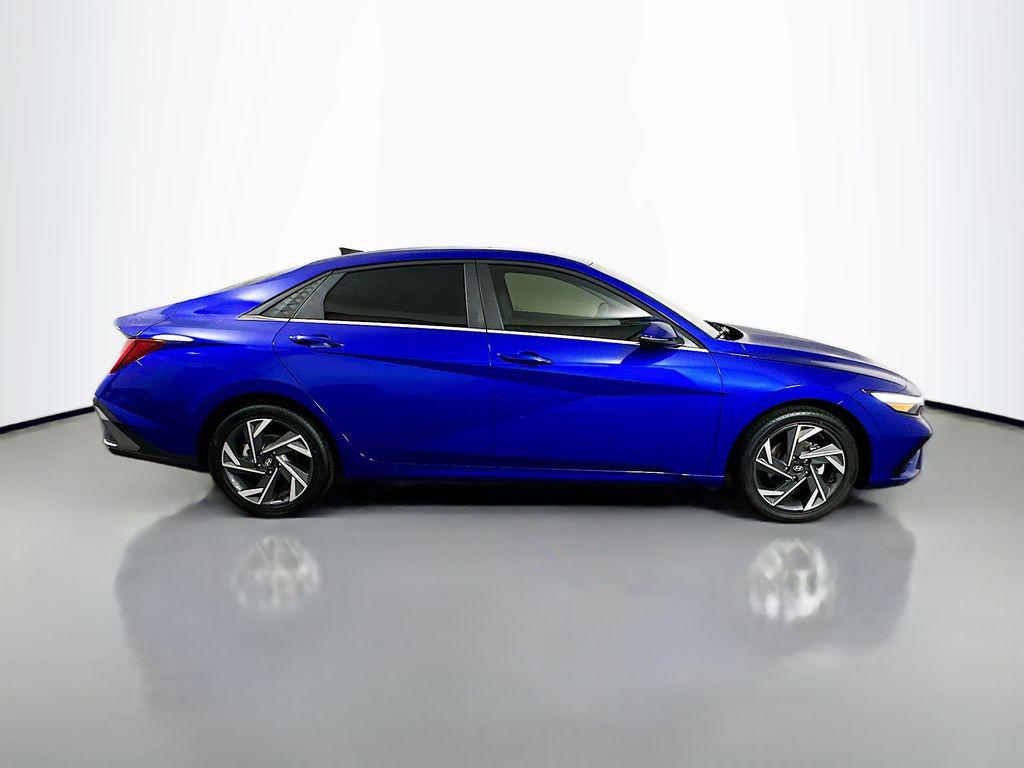 2025 Hyundai Elantra Limited photo 4