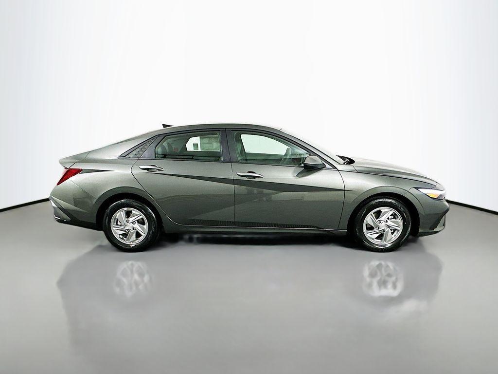 New 2026 Hyundai Elantra SE Sedan