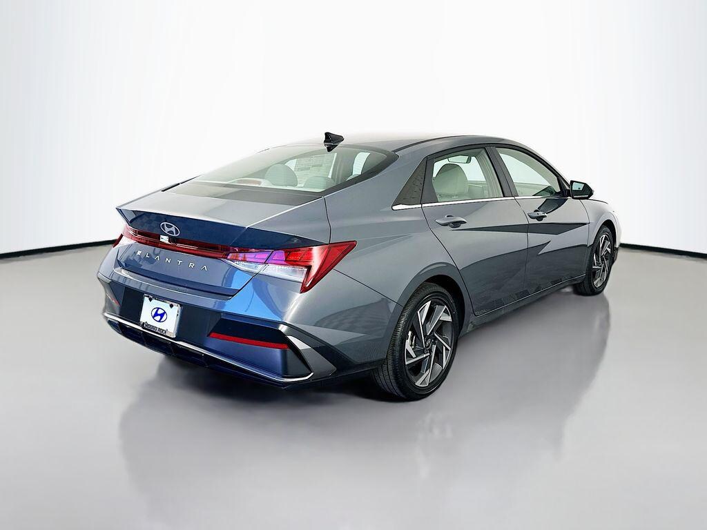 New 2025 Hyundai Elantra SEL Convenience Sedan