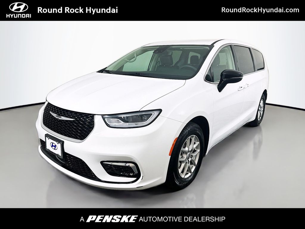 2024 Chrysler Pacifica Touring L's photo