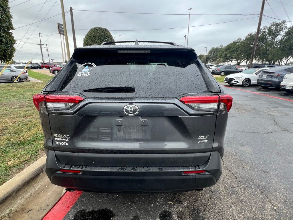 2023 Toyota RAV4 XLE photo 3