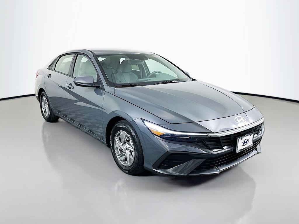 New 2026 Hyundai Elantra SE Sedan
