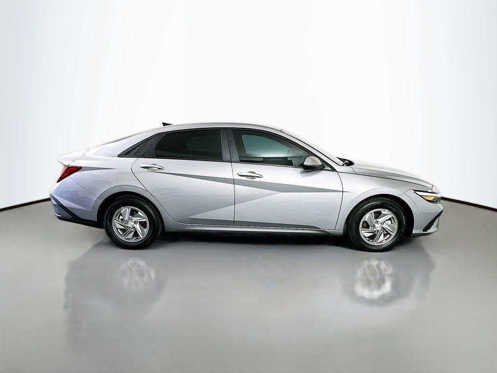 New 2026 Hyundai Elantra SE Sedan