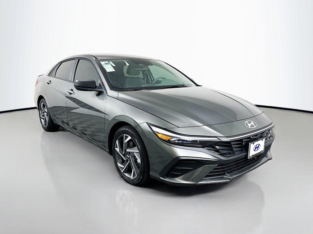2025 Hyundai Elantra SEL Sport photo 3