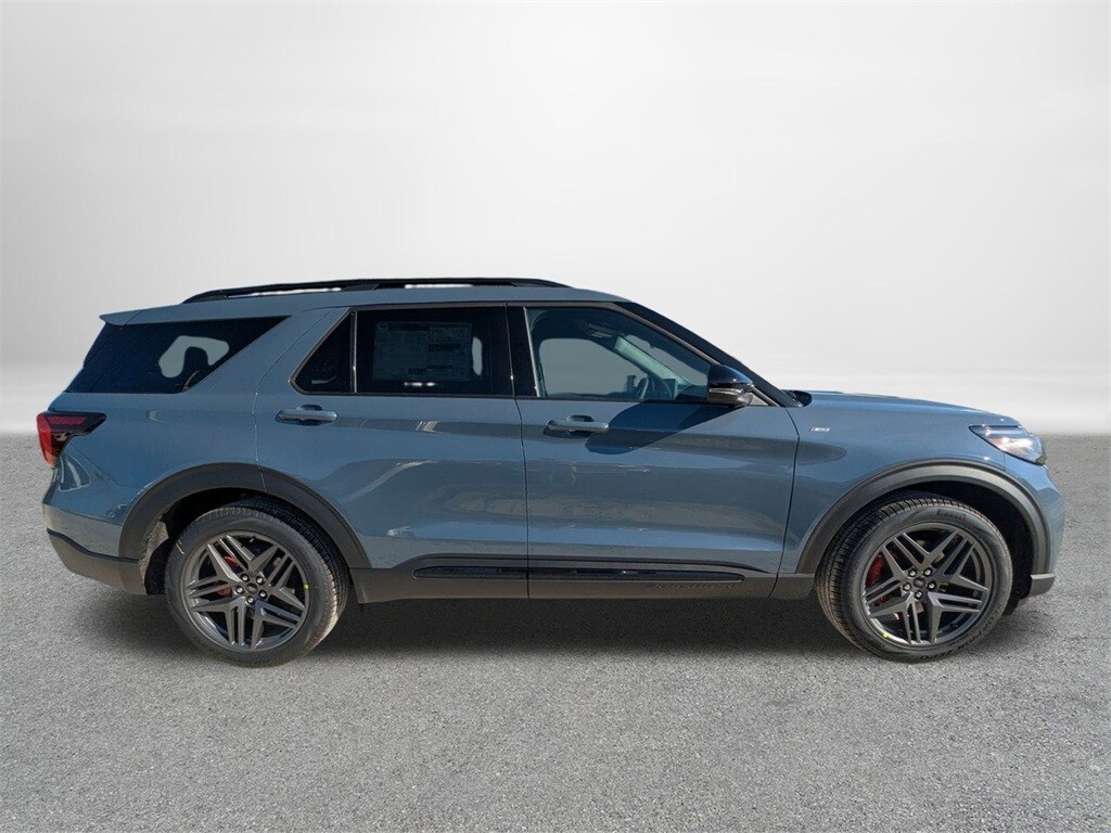 2025 Ford Explorer ST-Line photo 2