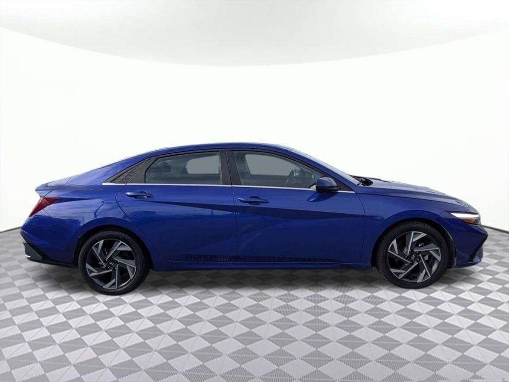 Used 2025 Hyundai Elantra SEL Convenience Sedan