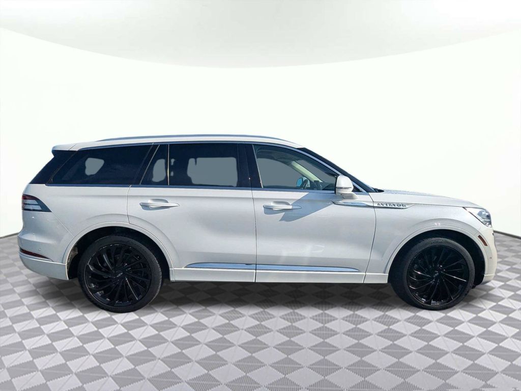 5LM5J7XC7MGL02001