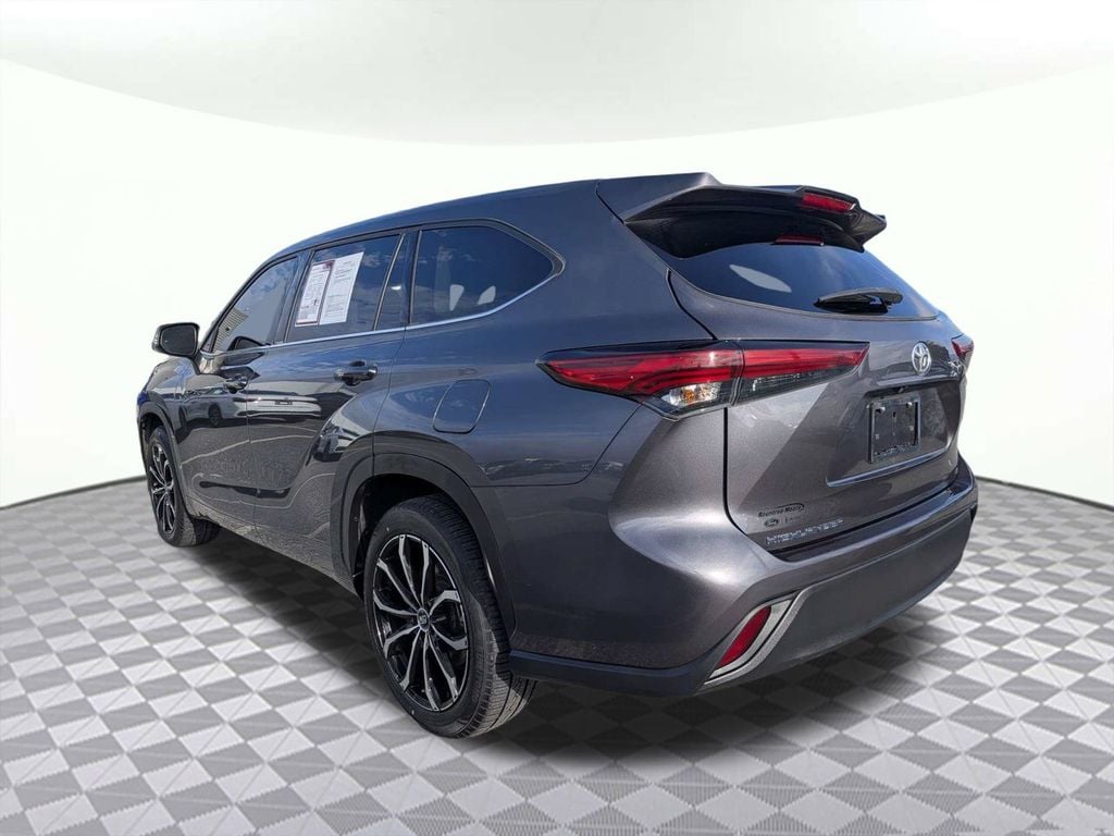 Used 2022 Toyota Highlander LE SUV