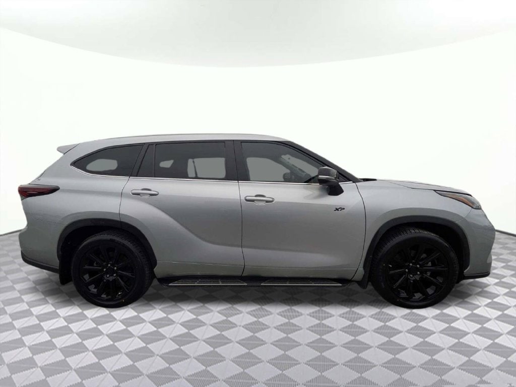Used 2024 Toyota Highlander XLE SUV
