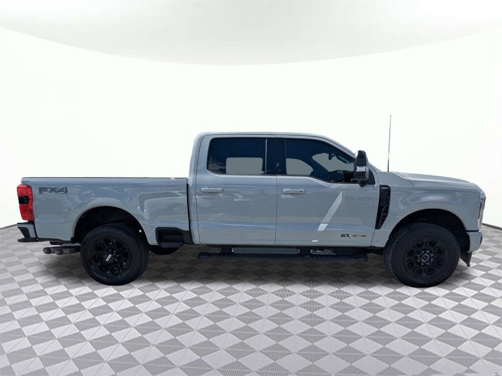 2025 Ford F-250 Lariat photo 2