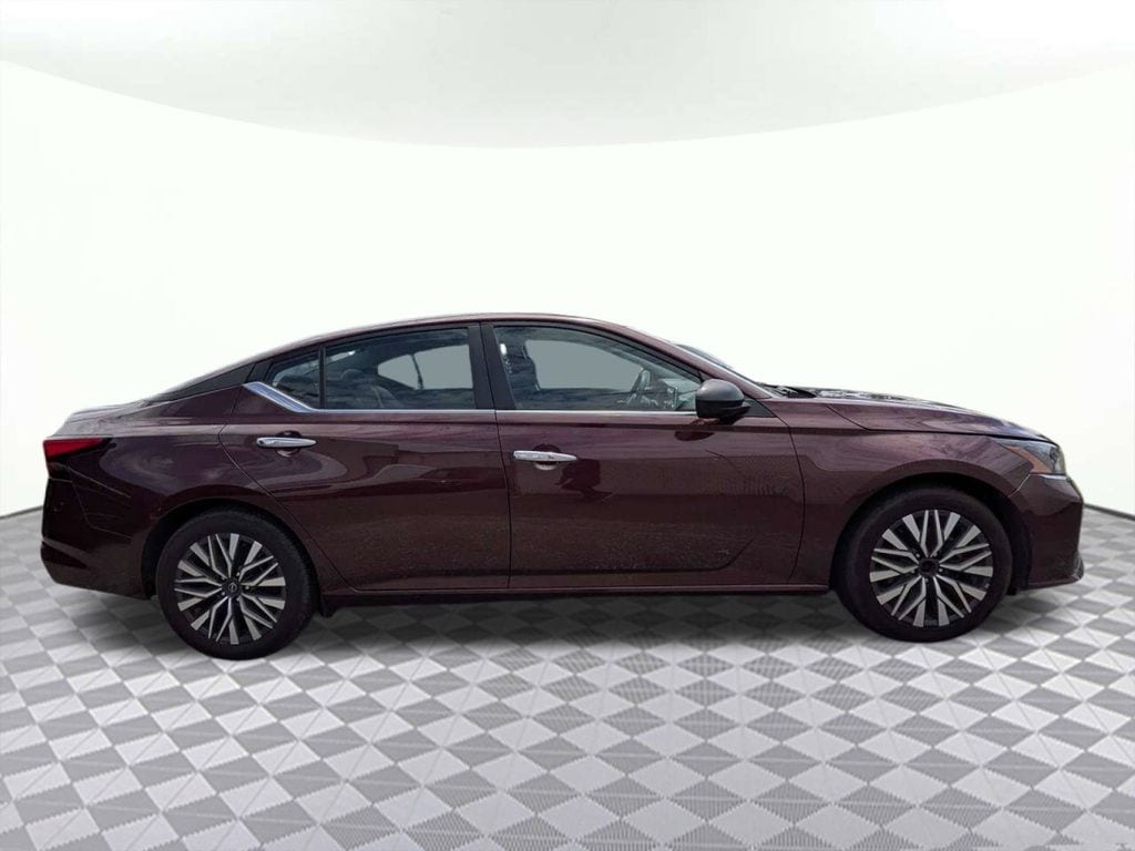 Used 2025 Nissan Altima SV Sedan