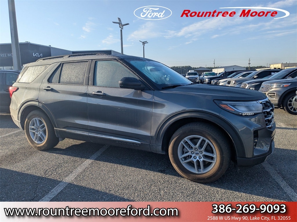 2025 Ford Explorer Active's photo
