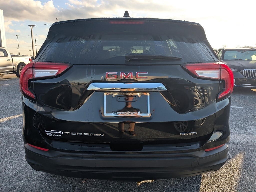 Used 2024 GMC Terrain SLE SUV