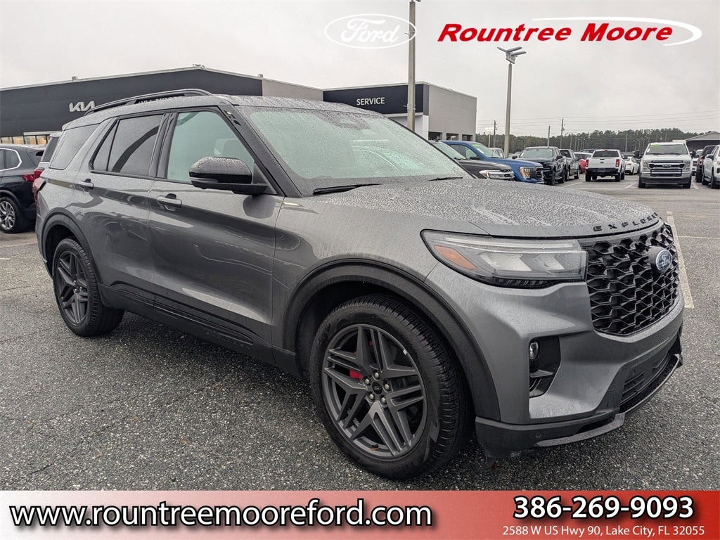2025 Ford Explorer ST's photo
