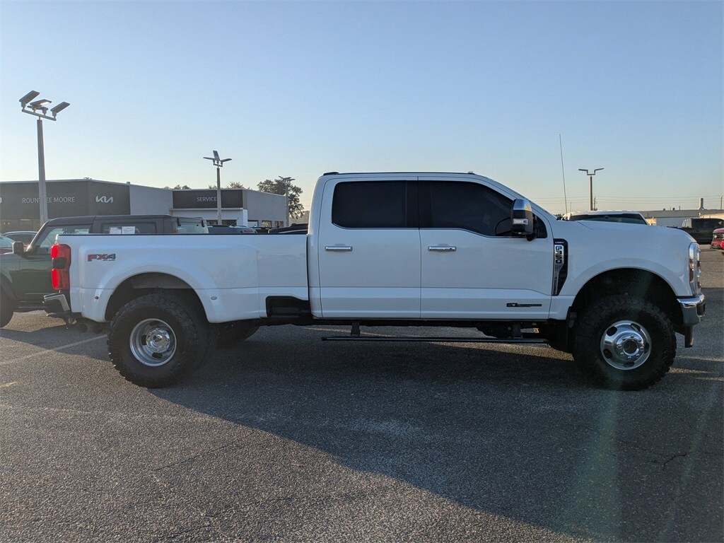 2024 Ford F-350 Lariat photo 2