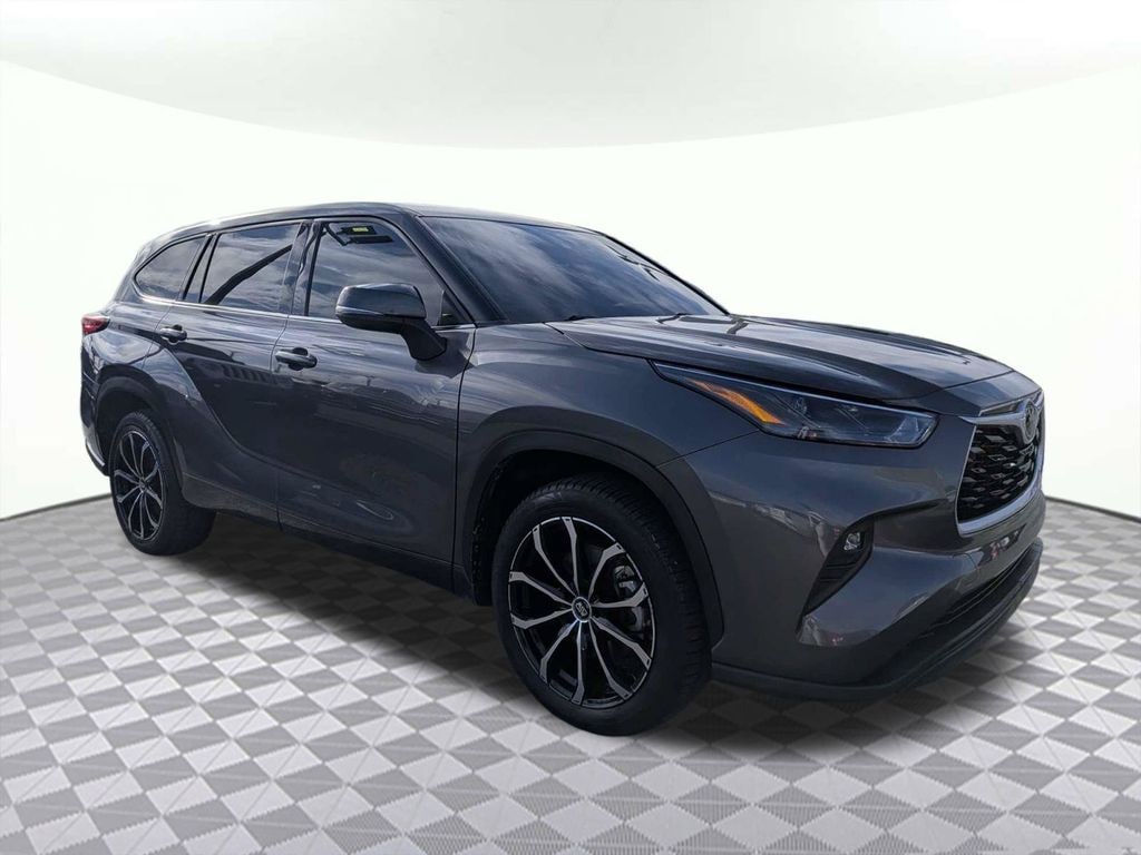Used 2022 Toyota Highlander LE SUV