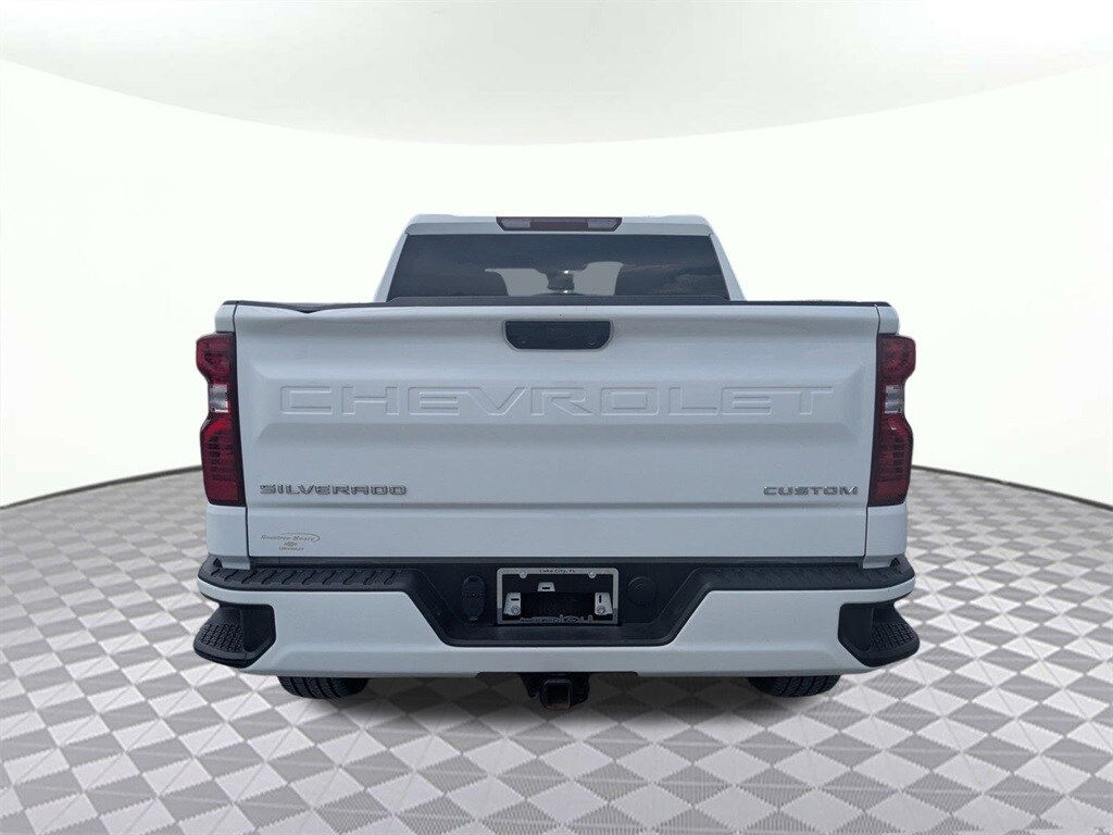 2023 Chevrolet Silverado 1500 Custom photo 3