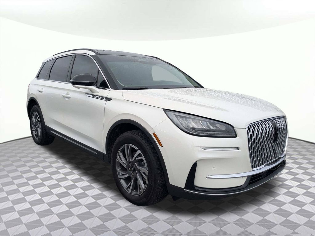 2026 Lincoln Corsair Premiere FWD's photo