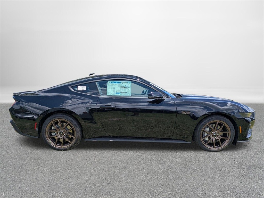 2025 Ford Mustang GT Premium photo 2