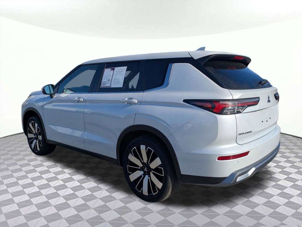 Used 2025 Mitsubishi Outlander SE SUV
