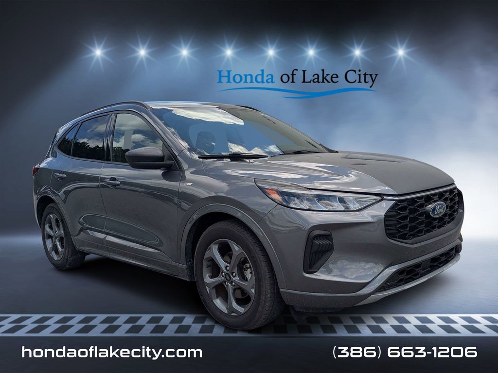 2023 Ford Escape ST-Line FWD's photo