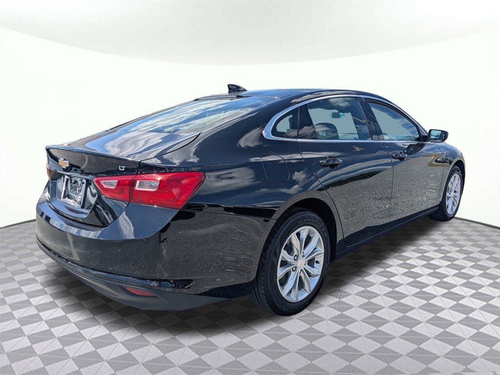 2024 Chevrolet Malibu 1LT photo 3