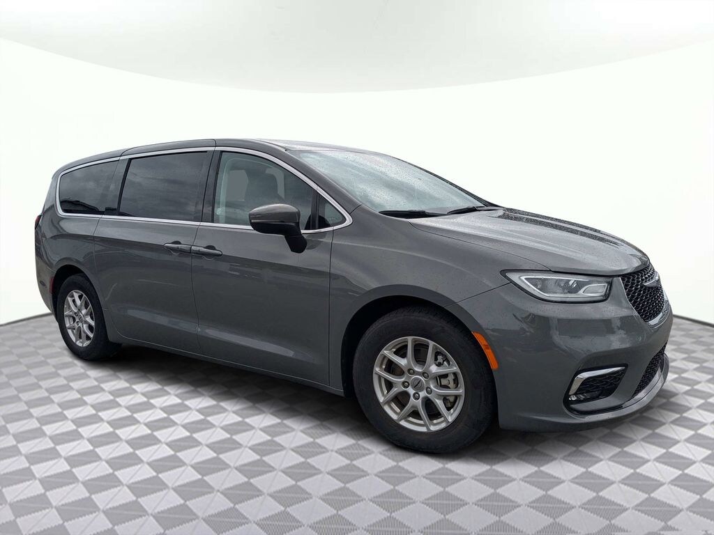 Used 2023 Chrysler Pacifica Touring L Van Passenger Van