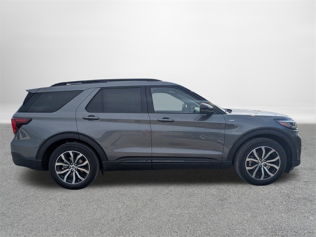 2025 Ford Explorer photo 2