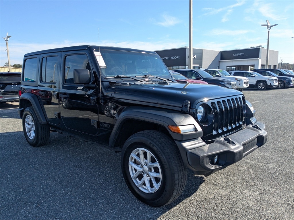 2023 Jeep Wrangler 4-Door Sport S's photo