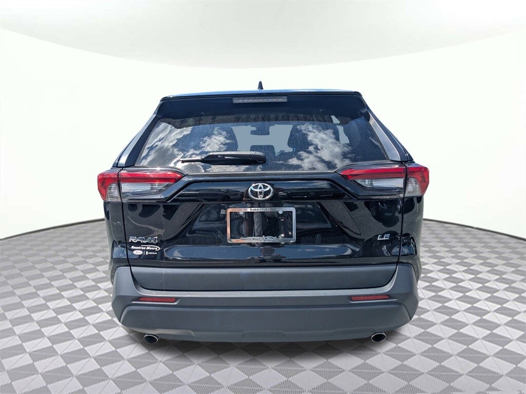 2024 Toyota RAV4 LE photo 3