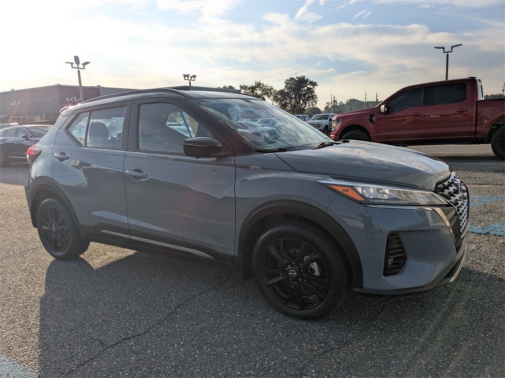 2022 Nissan Kicks SR