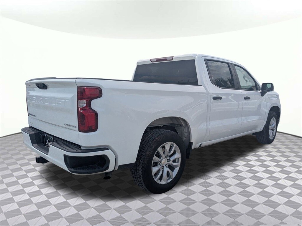 2023 Chevrolet Silverado 1500 Custom photo 2