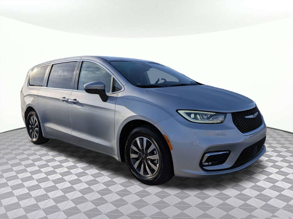 2023 Chrysler Pacifica Hybrid Touring L