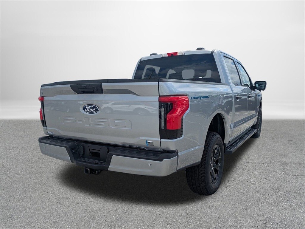 2025 Ford F-150 Lightning XLT photo 3