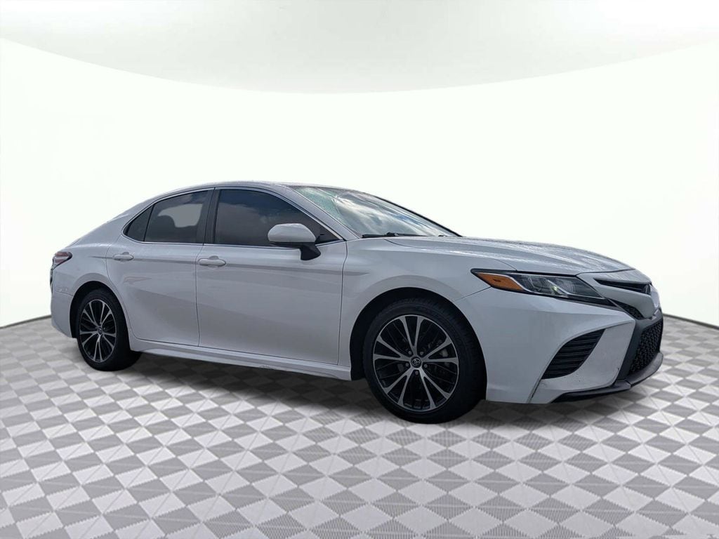 2020 Toyota Camry SE