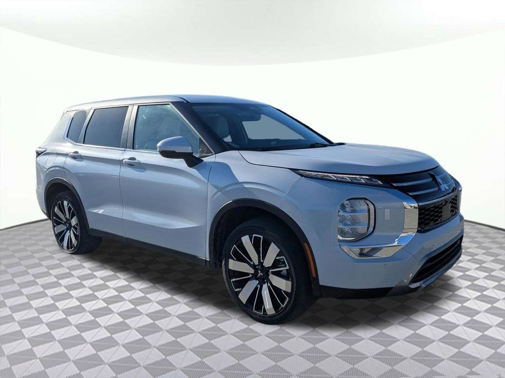 Used 2025 Mitsubishi Outlander SE SUV