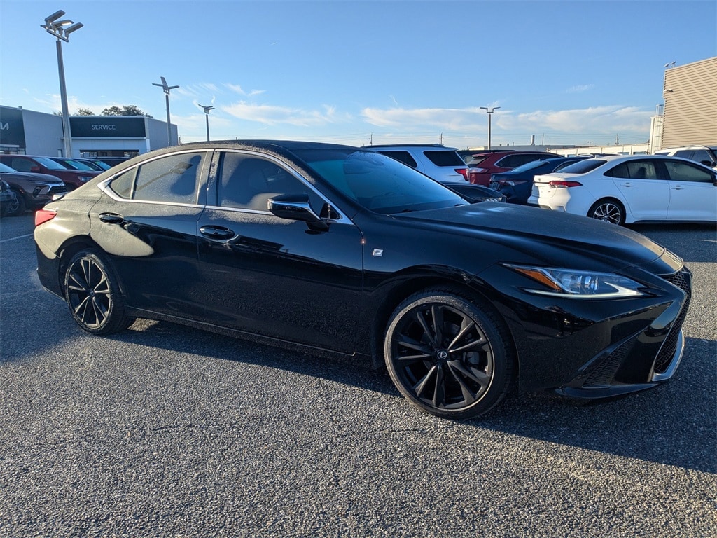 2022 Lexus ES F SPORT's photo