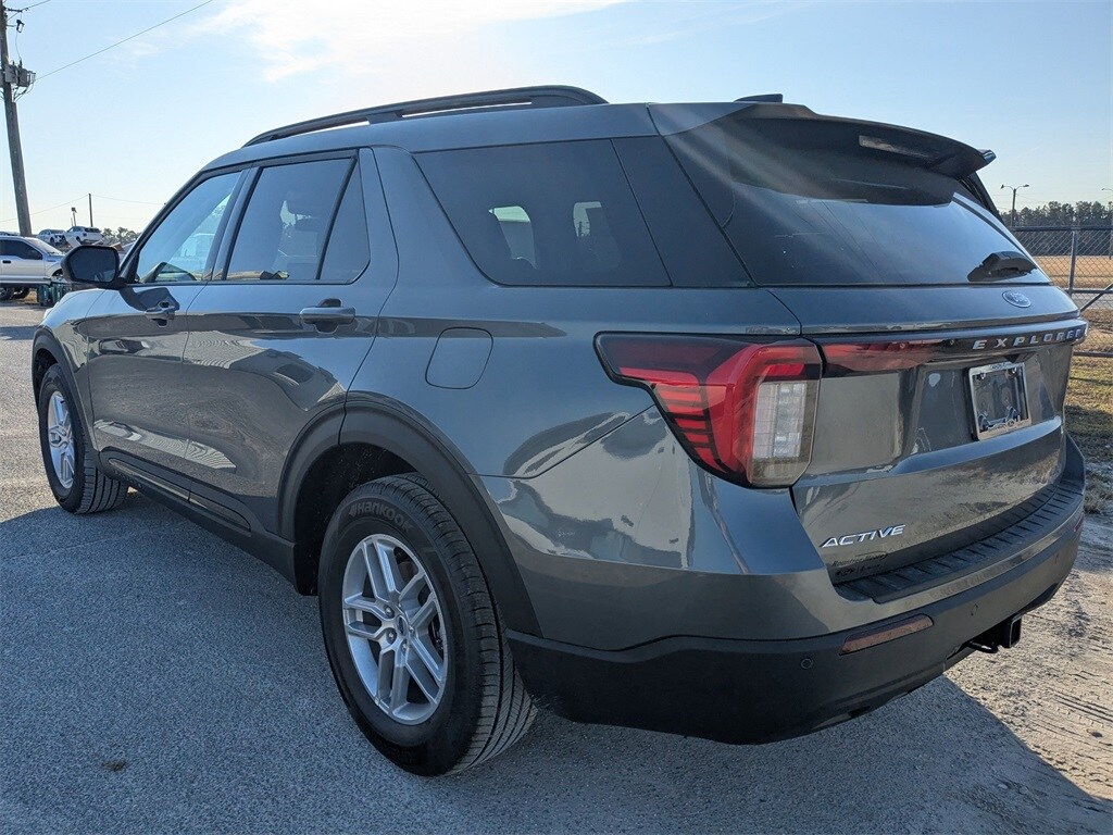 2026 Ford Explorer photo 4