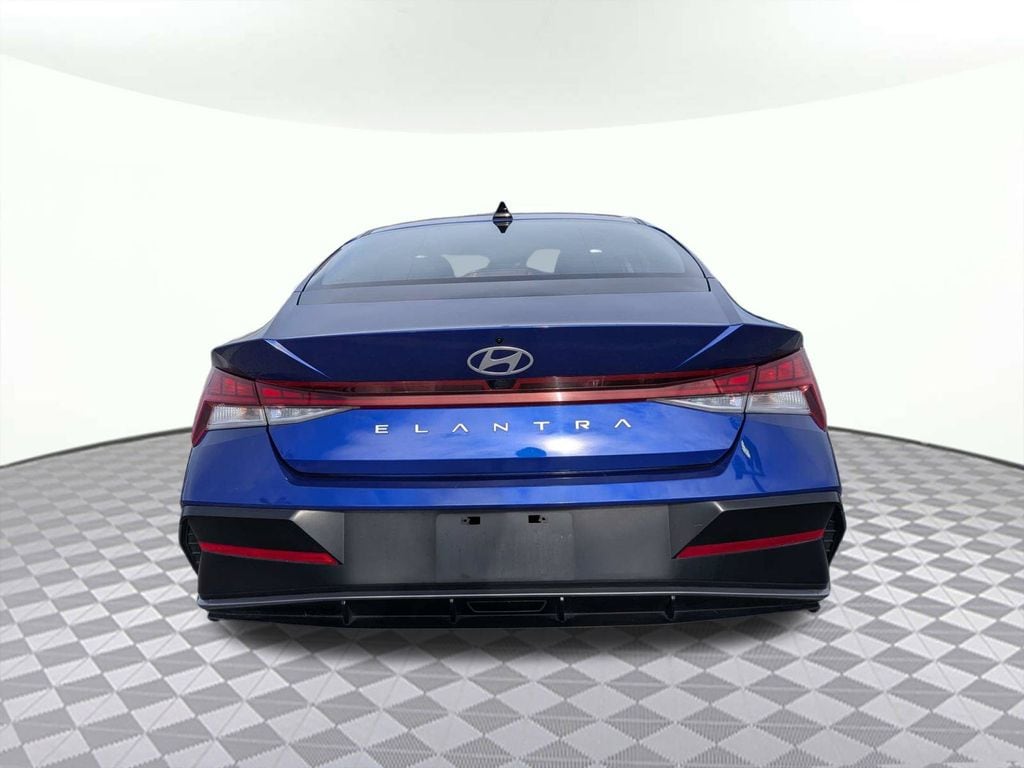 Used 2025 Hyundai Elantra SEL Convenience Sedan