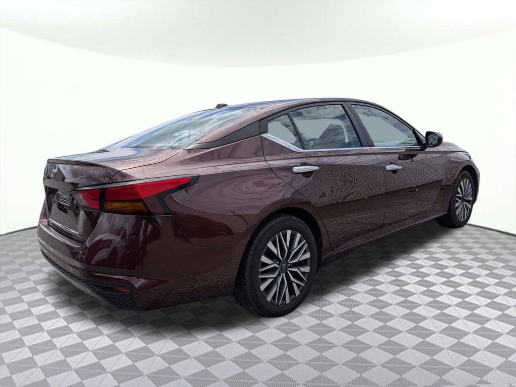 Used 2025 Nissan Altima SV Sedan